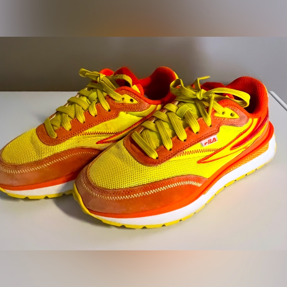 Slightly used, yellow and orange, Dragon Ball Super, men’s 5.5, women’s 7.5